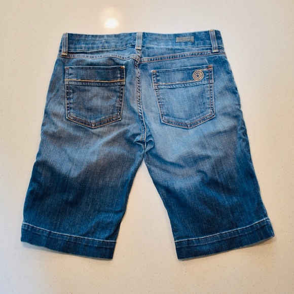 Size 27 - Citizens of Humanity - Capri Short - Picture 2 of 2
